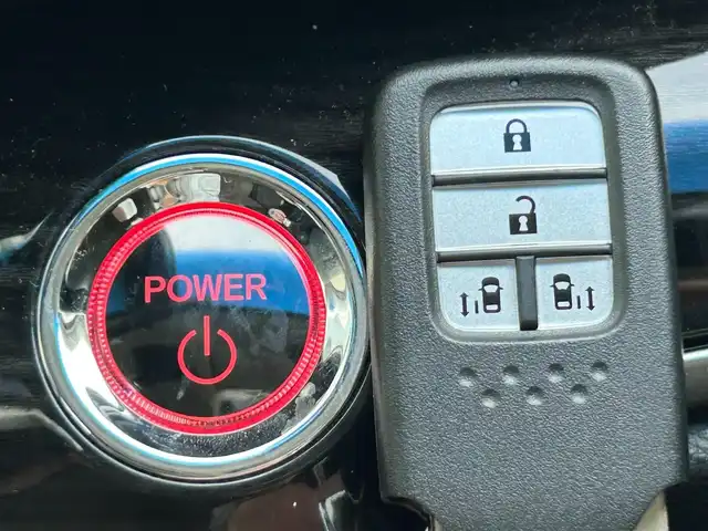 ホンダ オデッセイ ハイブリッド アブソルート・EXホンダセンジング 静岡県 2019(平31)年 3.1万km パール ホンダセンシング/・VSA（ABS＋TCS＋横すべり抑制）/純正7インチナビ/（CD/DVD/Bluetooth/FM/AM/SD）/マルチビューモニター/ETC2.0/カーテンエアバッグ/後席モニター/オートライト/オットマン/キャプテンシート/Wオートエアコン/デュアルエアコン/純正17AW