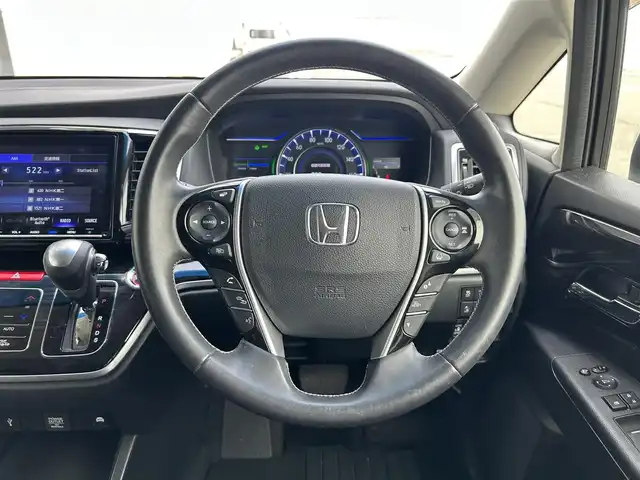 ホンダ オデッセイ ハイブリッド アブソルート・EXホンダセンジング 静岡県 2019(平31)年 3.1万km パール ホンダセンシング/・VSA（ABS＋TCS＋横すべり抑制）/純正7インチナビ/（CD/DVD/Bluetooth/FM/AM/SD）/マルチビューモニター/ETC2.0/カーテンエアバッグ/後席モニター/オートライト/オットマン/キャプテンシート/Wオートエアコン/デュアルエアコン/純正17AW