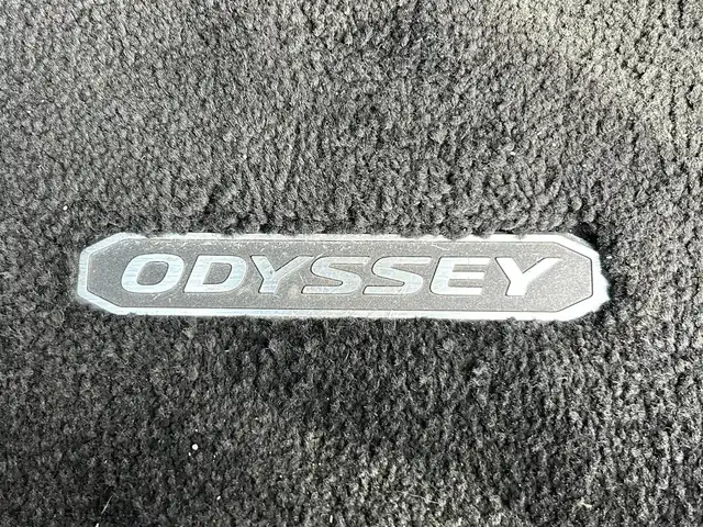 ホンダ オデッセイ ハイブリッド アブソルート・EXホンダセンジング 静岡県 2019(平31)年 3.1万km パール ホンダセンシング/・VSA（ABS＋TCS＋横すべり抑制）/純正7インチナビ/（CD/DVD/Bluetooth/FM/AM/SD）/マルチビューモニター/ETC2.0/カーテンエアバッグ/後席モニター/オートライト/オットマン/キャプテンシート/Wオートエアコン/デュアルエアコン/純正17AW