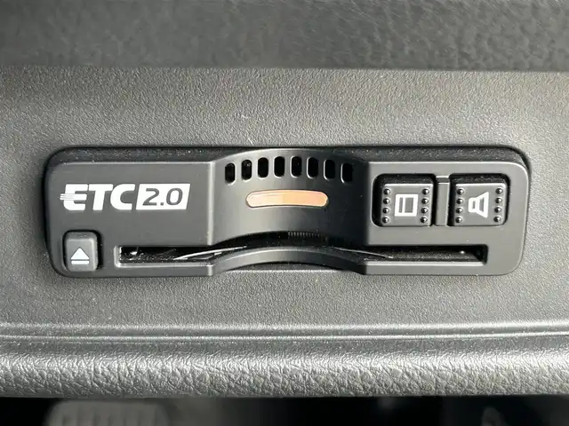 ホンダ オデッセイ ハイブリッド アブソルート・EXホンダセンジング 静岡県 2019(平31)年 3.1万km パール ホンダセンシング/・VSA（ABS＋TCS＋横すべり抑制）/純正7インチナビ/（CD/DVD/Bluetooth/FM/AM/SD）/マルチビューモニター/ETC2.0/カーテンエアバッグ/後席モニター/オートライト/オットマン/キャプテンシート/Wオートエアコン/デュアルエアコン/純正17AW