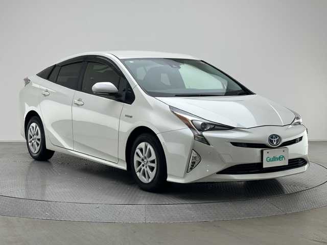 トヨタ プリウス Sセーフティプラス 兵庫県 2016(平28)年 5.6万km ホワイトパールクリスタルシャイン 純正SDナビ(CD/DVD/Bluetooth/フルセグ)/バックカメラ/前後ドライブレコーダー/追従型クルーズコントロール/前後コーナーセンサー/LEDヘッドライト/オートライト/オートマチックハイビーム/ETC2.0/純正フロアマット/ドアバイザー/レーンキープアシスト/スマートキー