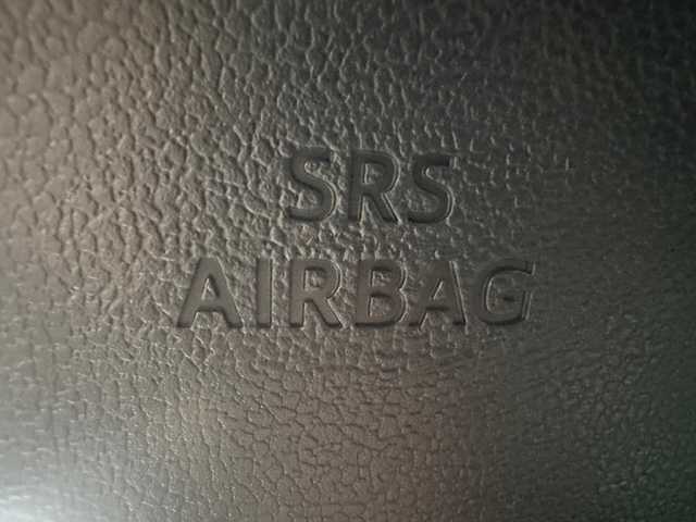 トヨタ プリウス Sセーフティプラス 兵庫県 2016(平28)年 5.6万km ホワイトパールクリスタルシャイン 純正SDナビ(CD/DVD/Bluetooth/フルセグ)/バックカメラ/前後ドライブレコーダー/追従型クルーズコントロール/前後コーナーセンサー/LEDヘッドライト/オートライト/オートマチックハイビーム/ETC2.0/純正フロアマット/ドアバイザー/レーンキープアシスト/スマートキー