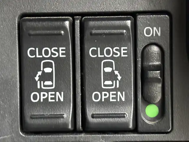 トヨタ ルーミー カスタムG 福岡県 2019(平31)年 7.3万km 白 純正ナビ／フルセグＴＶ　/バックカメラ　/ＥＴＣ　/前方ドラレコ　/クルーズコントロール　/コーナーセンサー　/衝突被害軽減ブレーキ　/横滑り防止装置　/アイドリングストップ　/両側電動スライドドア　/純正１４インチＡＷ