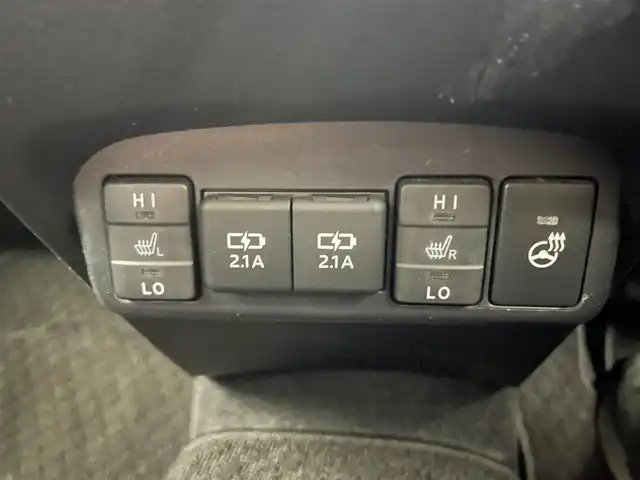 トヨタ シエンタ ハイブリッド ファンベースG 埼玉県 2021(令3)年 3.2万km ホワイトパールクリスタルシャイン 純正ナビ　アラウンドビューモニター　ビルトインＥＴＣ２．０　前後ドライブレコーダー　セーフティセンス　クルーズコントロール　シートヒーター　スマートキー　オートハイビーム　ＬＥＤライト　地デジＴＶ