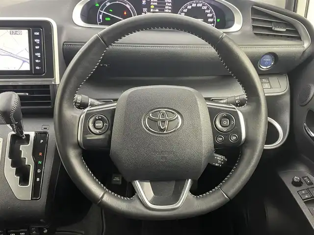 トヨタ シエンタ ハイブリッド ファンベースG 埼玉県 2021(令3)年 3.2万km ホワイトパールクリスタルシャイン 純正ナビ　アラウンドビューモニター　ビルトインＥＴＣ２．０　前後ドライブレコーダー　セーフティセンス　クルーズコントロール　シートヒーター　スマートキー　オートハイビーム　ＬＥＤライト　地デジＴＶ