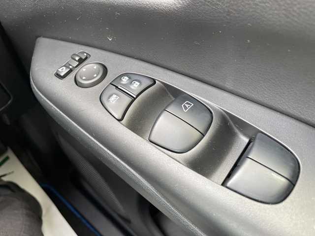 日産 セレナ e－パワー ハイウェイスター V 石川県 2018(平30)年 8.3万km パール ワンオーナー　純正大画面ナビ　フルセグＴＶ　アラウンドビューモニター　ＬＥＤヘッドライト　ＥＴＣ　ドラレコ　エマージェンシーブレーキ　クルコン　両側パワースライド　ハイビームアシスト　踏み間違い防止