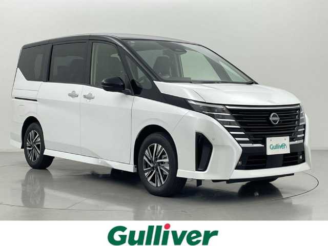 日産 セレナ e－パワー ハイウェイスター V 熊本県 2025(令7)年 0.1万km未満 白Ⅱ 登録済未使用車/純正12・3インチナビ　/全周囲カメラ　/純正前方ドライブレコーダー/ビルトインＥＴＣ２．０　/レーダークルーズコントロール　/両側パワースライドドア　/置くだけ充電　/プロパイロット　/インテリジェントエマージェンシーブレーキ　/踏み間違い防止アシスト/ハイビームアシスト/標識認識機能/ふらつき警報機能/衝突回避ステアリングアシスト/前方衝突予測警報/車線逸脱防止支援システム/車線逸脱警報/後側方衝突防止支援システム/ブラインドスポットモニター/車両接近通報装置/前後クリアランスソナー/純正16インチAW/オートライト/LEDヘッドライト/フォグライト/スマートキー/プッシュスタート/スペアキー1本/保証書/取扱説明書