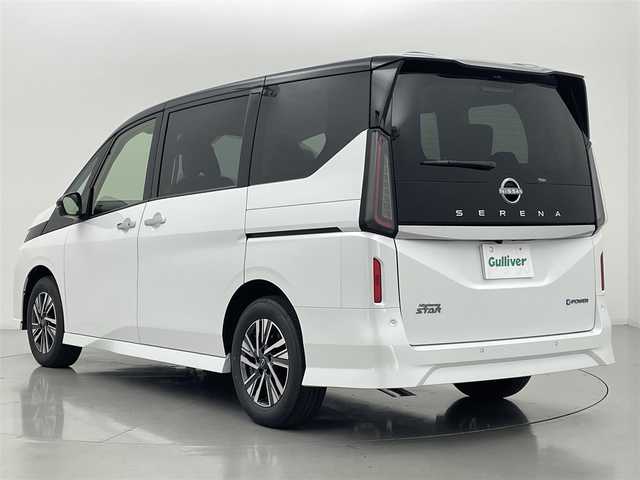 日産 セレナ e－パワー ハイウェイスター V 熊本県 2025(令7)年 0.1万km未満 白Ⅱ 登録済未使用車/純正12・3インチナビ　/全周囲カメラ　/純正前方ドライブレコーダー/ビルトインＥＴＣ２．０　/レーダークルーズコントロール　/両側パワースライドドア　/置くだけ充電　/プロパイロット　/インテリジェントエマージェンシーブレーキ　/踏み間違い防止アシスト/ハイビームアシスト/標識認識機能/ふらつき警報機能/衝突回避ステアリングアシスト/前方衝突予測警報/車線逸脱防止支援システム/車線逸脱警報/後側方衝突防止支援システム/ブラインドスポットモニター/車両接近通報装置/前後クリアランスソナー/純正16インチAW/オートライト/LEDヘッドライト/フォグライト/スマートキー/プッシュスタート/スペアキー1本/保証書/取扱説明書