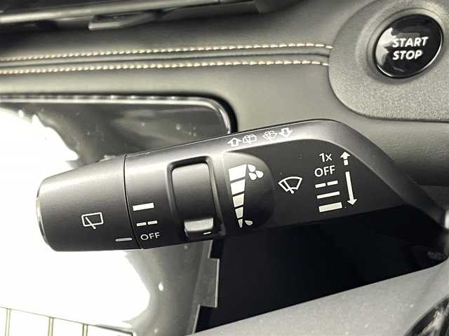 日産 セレナ e－パワー ハイウェイスター V 熊本県 2025(令7)年 0.1万km未満 白Ⅱ 登録済未使用車/純正12・3インチナビ　/全周囲カメラ　/純正前方ドライブレコーダー/ビルトインＥＴＣ２．０　/レーダークルーズコントロール　/両側パワースライドドア　/置くだけ充電　/プロパイロット　/インテリジェントエマージェンシーブレーキ　/踏み間違い防止アシスト/ハイビームアシスト/標識認識機能/ふらつき警報機能/衝突回避ステアリングアシスト/前方衝突予測警報/車線逸脱防止支援システム/車線逸脱警報/後側方衝突防止支援システム/ブラインドスポットモニター/車両接近通報装置/前後クリアランスソナー/純正16インチAW/オートライト/LEDヘッドライト/フォグライト/スマートキー/プッシュスタート/スペアキー1本/保証書/取扱説明書