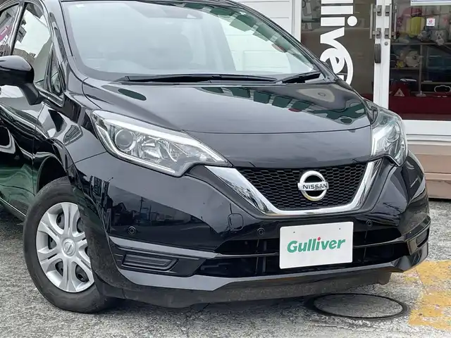 日産 ノート X 神奈川県 2018(平30)年 2.6万km スーパーブラック 純正メモリナビ/　（CD・DVD・Bluetoot）/フルセグTV/アラウンドビューモニター/エマージェンシーブレーキ/コーナーセンサー/デジタルインナーミラー/アイドリングストップ/スマートキー×2/保証書/取扱説明書