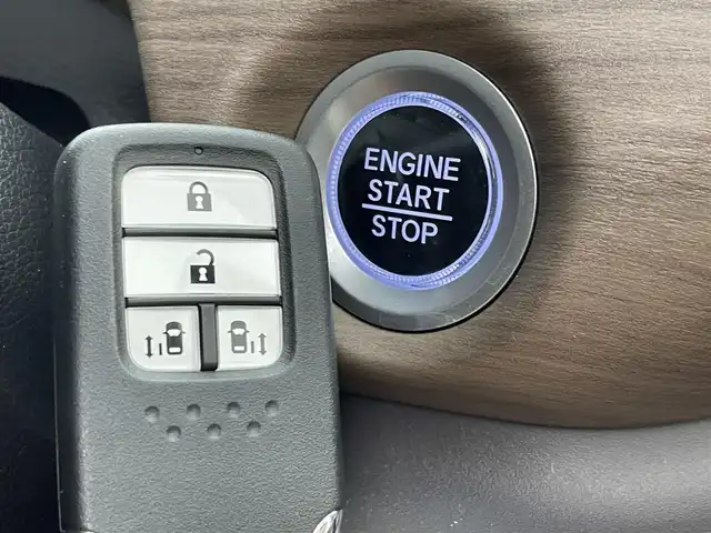 ホンダ フリード G ホンダセンシング 茨城県 2020(令2)年 1.6万km クリスタルブラックパール 純正ナビ/バックカメラ/フルセグ/衝突被害軽減ブレーキ/車線逸脱抑制装置/レーダークルーズコントロール/両側電動スライドドア/ETC/ドラレコ/社外シートカバー/シートヒーター/LEDヘッドライト/スマートキー
