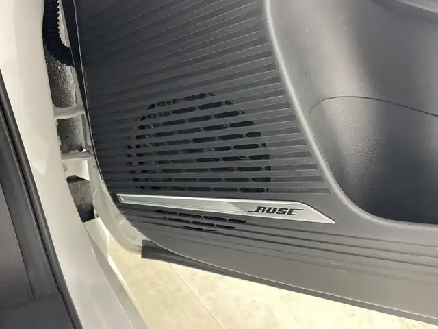 日産 オーラ G レザーエディション 愛知県 2023(令5)年 3.7万km ピュアホワイトパール 9型メーカーOPナビ（AM/FM/フルセグ/BT/AppleCarPay）/BOSEパーソナルプラスサウンドシステム/プロパイロット/インテリジェントルームミラー/置くだけ充電/全方位カメラ/純正17インチアルミホイール/LEDヘッドライト/運転支援/・エマージェンシーブレーキ/・車線逸脱警報/・後側方車両検知警報/・速度標識表示/・ルート減速支援/・ハンドル支援/・ソナー/・後退時車両検知警報/・ふらつき警報/・トレースコントロール/ハーフレザーシート/AUTOHOLD/ビルトイン2.0ETC/純正フロアマット/電動格納ミラー/フロントフォグ/オートハイビーム/オートライト/前後コーナーセンサー/ドアバイザー