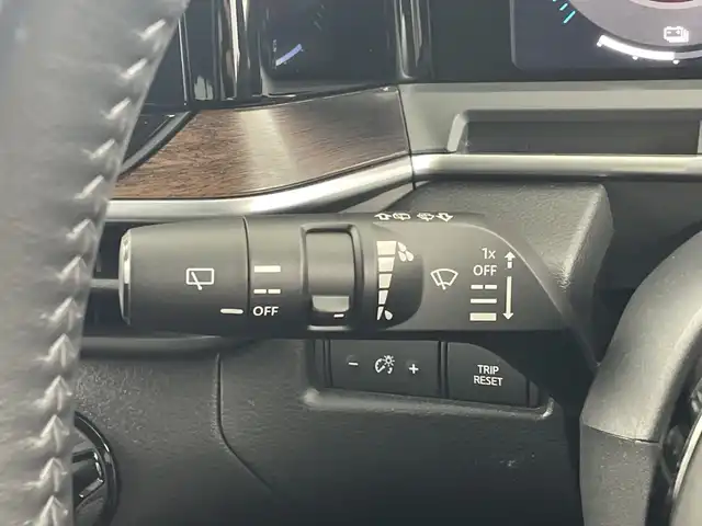 日産 オーラ G レザーエディション 愛知県 2023(令5)年 3.7万km ピュアホワイトパール 9型メーカーOPナビ（AM/FM/フルセグ/BT/AppleCarPay）/BOSEパーソナルプラスサウンドシステム/プロパイロット/インテリジェントルームミラー/置くだけ充電/全方位カメラ/純正17インチアルミホイール/LEDヘッドライト/運転支援/・エマージェンシーブレーキ/・車線逸脱警報/・後側方車両検知警報/・速度標識表示/・ルート減速支援/・ハンドル支援/・ソナー/・後退時車両検知警報/・ふらつき警報/・トレースコントロール/ハーフレザーシート/AUTOHOLD/ビルトイン2.0ETC/純正フロアマット/電動格納ミラー/フロントフォグ/オートハイビーム/オートライト/前後コーナーセンサー/ドアバイザー