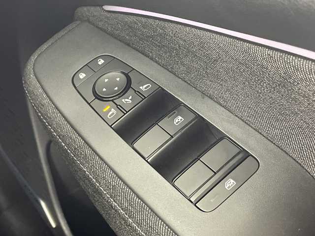 日産 オーラ G レザーエディション 愛知県 2023(令5)年 3.7万km ピュアホワイトパール 9型メーカーOPナビ（AM/FM/フルセグ/BT/AppleCarPay）/BOSEパーソナルプラスサウンドシステム/プロパイロット/インテリジェントルームミラー/置くだけ充電/全方位カメラ/純正17インチアルミホイール/LEDヘッドライト/運転支援/・エマージェンシーブレーキ/・車線逸脱警報/・後側方車両検知警報/・速度標識表示/・ルート減速支援/・ハンドル支援/・ソナー/・後退時車両検知警報/・ふらつき警報/・トレースコントロール/ハーフレザーシート/AUTOHOLD/ビルトイン2.0ETC/純正フロアマット/電動格納ミラー/フロントフォグ/オートハイビーム/オートライト/前後コーナーセンサー/ドアバイザー