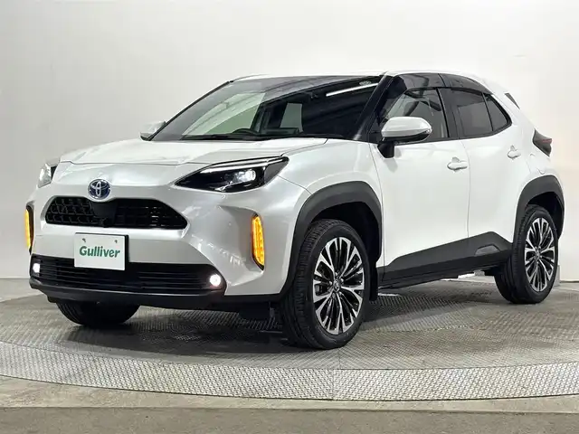 トヨタ ヤリスクロス ハイブリッド Z 大阪府 2023(令5)年 0.5万km プラチナホワイトパールマイカ 純正ナビ 360カメラ ETC ハーフレザー パワーシート/ヒーター ハンドルヒーター 衝突軽減 レーダーC BSM クリアランスソナー トヨタセーフティセンス 前後ドラレコ