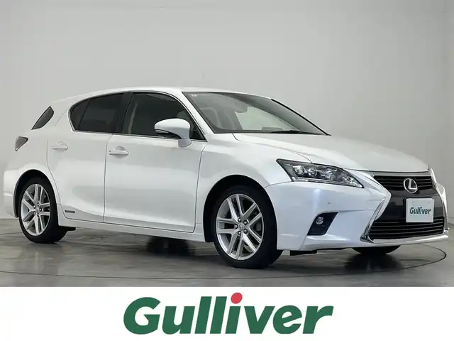 レクサス ＣＴ 200h バージョンL 滋賀県 2015(平27)年 4.6万km ソニッククォーツ 純正ナビ/(CD/DVD/ブルーレイ/Bluetooth/フルセグ)/バックカメラ/LEDヘッドライト/前後コーナーセンサー/ドライブレコーダー/クルーズコントロール/レザーシート/パワーシート(D/N)/シートヒーター(D/N)/純正17インチAW/ビルトインETC/プッシュスタート/スマートキー