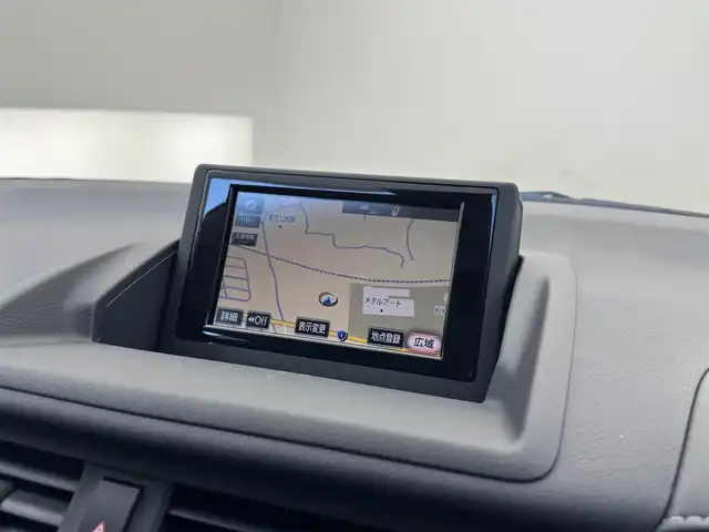 レクサス ＣＴ 200h バージョンL 滋賀県 2015(平27)年 4.6万km ソニッククォーツ 純正ナビ/(CD/DVD/ブルーレイ/Bluetooth/フルセグ)/バックカメラ/LEDヘッドライト/前後コーナーセンサー/ドライブレコーダー/クルーズコントロール/レザーシート/パワーシート(D/N)/シートヒーター(D/N)/純正17インチAW/ビルトインETC/プッシュスタート/スマートキー