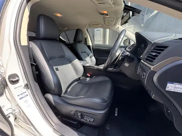 レクサス ＣＴ 200h バージョンL 滋賀県 2015(平27)年 4.6万km ソニッククォーツ 純正ナビ/(CD/DVD/ブルーレイ/Bluetooth/フルセグ)/バックカメラ/LEDヘッドライト/前後コーナーセンサー/ドライブレコーダー/クルーズコントロール/レザーシート/パワーシート(D/N)/シートヒーター(D/N)/純正17インチAW/ビルトインETC/プッシュスタート/スマートキー