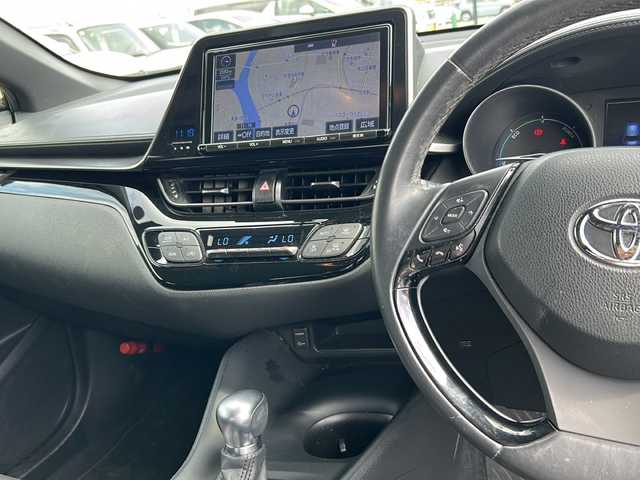 トヨタ Ｃ－ＨＲ S 岐阜県 2016(平28)年 9.4万km ダークブラウンマイカメタリック 登録時走行距離93963km/純正１０インチナビ/フルセグＴＶ/バックカメラ/レーンキープアシスト/純正17インチアルミホイール/クルーズコントロール/前方ドライブレコーダー/プッシュスタート/スマートキー/スペアキー/純正フロアマット/衝突被害軽減システム/Bluetooth接続/禁煙車/LEDヘッドライト/CDチェンジャー/コーナーセンサー