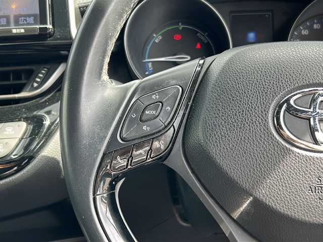 トヨタ Ｃ－ＨＲ S 岐阜県 2016(平28)年 9.4万km ダークブラウンマイカメタリック 登録時走行距離93963km/純正１０インチナビ/フルセグＴＶ/バックカメラ/レーンキープアシスト/純正17インチアルミホイール/クルーズコントロール/前方ドライブレコーダー/プッシュスタート/スマートキー/スペアキー/純正フロアマット/衝突被害軽減システム/Bluetooth接続/禁煙車/LEDヘッドライト/CDチェンジャー/コーナーセンサー