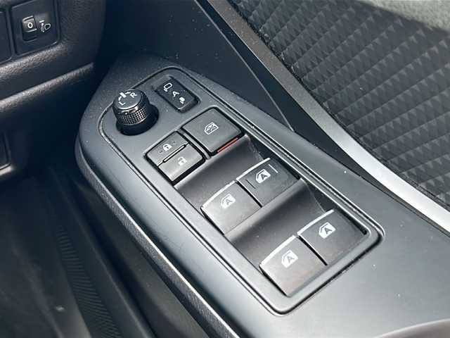 トヨタ Ｃ－ＨＲ S 岐阜県 2016(平28)年 9.4万km ダークブラウンマイカメタリック 登録時走行距離93963km/純正１０インチナビ/フルセグＴＶ/バックカメラ/レーンキープアシスト/純正17インチアルミホイール/クルーズコントロール/前方ドライブレコーダー/プッシュスタート/スマートキー/スペアキー/純正フロアマット/衝突被害軽減システム/Bluetooth接続/禁煙車/LEDヘッドライト/CDチェンジャー/コーナーセンサー