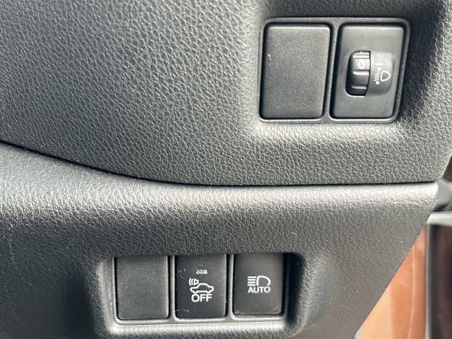 トヨタ Ｃ－ＨＲ S 岐阜県 2016(平28)年 9.4万km ダークブラウンマイカメタリック 登録時走行距離93963km/純正１０インチナビ/フルセグＴＶ/バックカメラ/レーンキープアシスト/純正17インチアルミホイール/クルーズコントロール/前方ドライブレコーダー/プッシュスタート/スマートキー/スペアキー/純正フロアマット/衝突被害軽減システム/Bluetooth接続/禁煙車/LEDヘッドライト/CDチェンジャー/コーナーセンサー