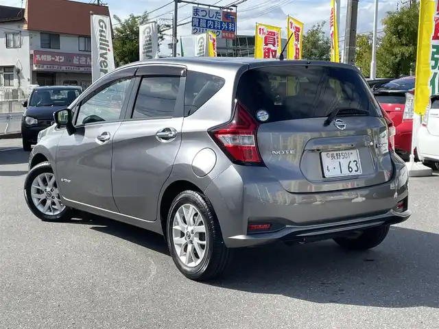 日産 ノート e－パワー X FOUR 長野県 2018(平30)年 5.9万km ダークメタルグレー 取扱説明書/保証書/パワーウィンドウ/4WD/スペアキー/純正ナビ/フルセグテレビ/Bluetooth/iPod/AUX/ETC/ドアバイザー/プッシュスタート/LEDヘッドライト/全方位カメラ/純正フロアマット/15インチAW/コーナーセンサー/レーンキープアシスト/オートハイビーム/e-power/スタッドレス