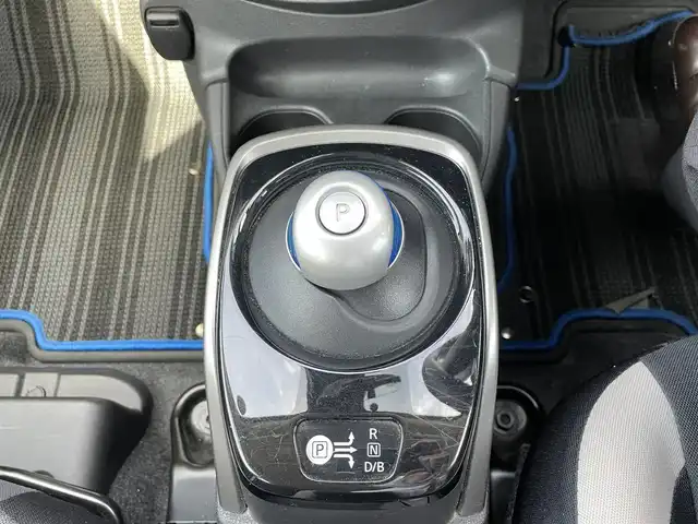 日産 ノート e－パワー X FOUR 長野県 2018(平30)年 5.9万km ダークメタルグレー 取扱説明書/保証書/パワーウィンドウ/4WD/スペアキー/純正ナビ/フルセグテレビ/Bluetooth/iPod/AUX/ETC/ドアバイザー/プッシュスタート/LEDヘッドライト/全方位カメラ/純正フロアマット/15インチAW/コーナーセンサー/レーンキープアシスト/オートハイビーム/e-power/スタッドレス