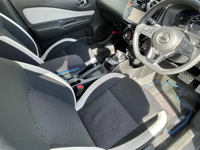 日産 ノート e－パワー X FOUR 長野県 2018(平30)年 5.9万km ダークメタルグレー 取扱説明書/保証書/パワーウィンドウ/4WD/スペアキー/純正ナビ/フルセグテレビ/Bluetooth/iPod/AUX/ETC/ドアバイザー/プッシュスタート/LEDヘッドライト/全方位カメラ/純正フロアマット/15インチAW/コーナーセンサー/レーンキープアシスト/オートハイビーム/e-power/スタッドレス