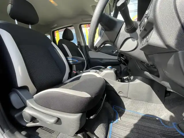 日産 ノート e－パワー X FOUR 長野県 2018(平30)年 5.9万km ダークメタルグレー 取扱説明書/保証書/パワーウィンドウ/4WD/スペアキー/純正ナビ/フルセグテレビ/Bluetooth/iPod/AUX/ETC/ドアバイザー/プッシュスタート/LEDヘッドライト/全方位カメラ/純正フロアマット/15インチAW/コーナーセンサー/レーンキープアシスト/オートハイビーム/e-power/スタッドレス