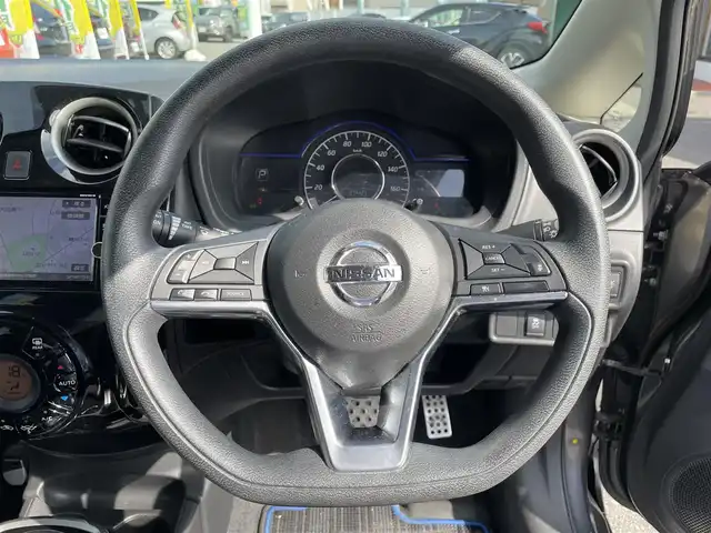 日産 ノート e－パワー X FOUR 長野県 2018(平30)年 5.9万km ダークメタルグレー 取扱説明書/保証書/パワーウィンドウ/4WD/スペアキー/純正ナビ/フルセグテレビ/Bluetooth/iPod/AUX/ETC/ドアバイザー/プッシュスタート/LEDヘッドライト/全方位カメラ/純正フロアマット/15インチAW/コーナーセンサー/レーンキープアシスト/オートハイビーム/e-power/スタッドレス