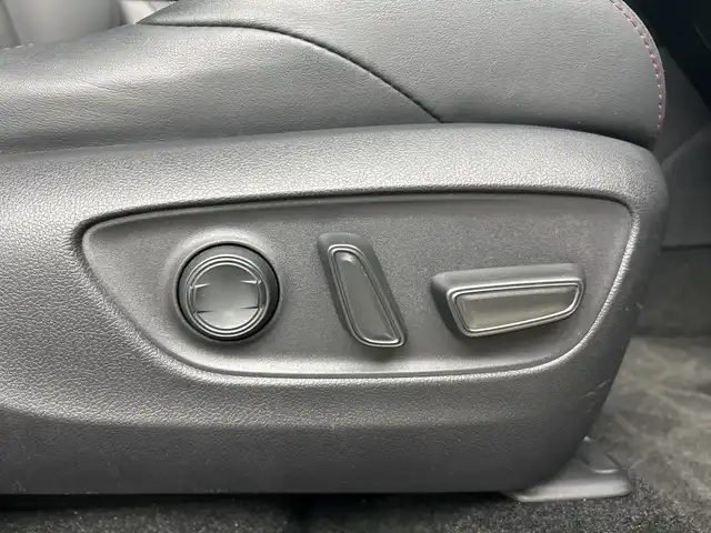 トヨタ ＲＡＶ４ アドベンチャー オフロードPKG 愛知県 2021(令3)年 2.7万km グレーメタリック 禁煙車/４WD/ワンオーナー/純正8インチディスプレイオーディオ/（AM/FM/USB/Bluetooth）/全方位カメラ/トヨタセーフティセンス/・プリクラッシュセーフティ/・レーンディパーチャーアラート/・オートマチックハイビーム/・レーダークルーズコントロール/・ブラインドスポットモニター/・ロードサインアシスト/コーナーセンサー/ETC2.0/ドライブレコーダー/ワイヤレス充電/デジタルインナーミラー/シートヒーター/シートベンチレーション/パワーシート/ステアリングヒーター/パワーバックドア/ダウンヒルアシスト/ルーフレール/純正18位インチアルミホイール/スマートキー/スペアキー有/プッシュスタート/LEDヘッドライト/フロントフォグランプ/オートライト/純正フロアマット/横滑り防止装置