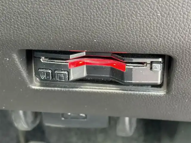 スズキ スイフト XG 大分県 2020(令2)年 2万km バーニングレッドPM ・社外ナビ(CD/DVD/BT/SD)/・フルセグテレビ/・運転席シートヒーター/・ETC/・スマートキー/・プッシュスタートボタン/・フロアマット/・オートライト/・オートエアコン