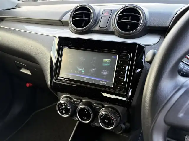 スズキ スイフト XG 大分県 2020(令2)年 2万km バーニングレッドPM ・社外ナビ(CD/DVD/BT/SD)/・フルセグテレビ/・運転席シートヒーター/・ETC/・スマートキー/・プッシュスタートボタン/・フロアマット/・オートライト/・オートエアコン