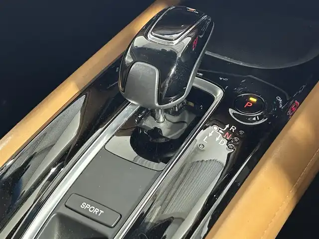 ホンダ ヴェゼル ハイブリッド Z ホンダセンシング 佐賀県 2020(令2)年 5.9万km プラチナホワイトパール 純正8インチナビ/フルセグTV/Bluetooth/CD/DVD/HDMI/ホンダセンシング/クルーズコントロール/バックカメラ/ドライブレコーダー/ビルトインETC/ステアリングスイッチ/パドルシフト/ハーフレザーシート/前席シートヒーター/純正17インチAW/LEDヘッドライト/オートライト/フォグランプ/革巻きステアリング/電動パーキングスイッチ