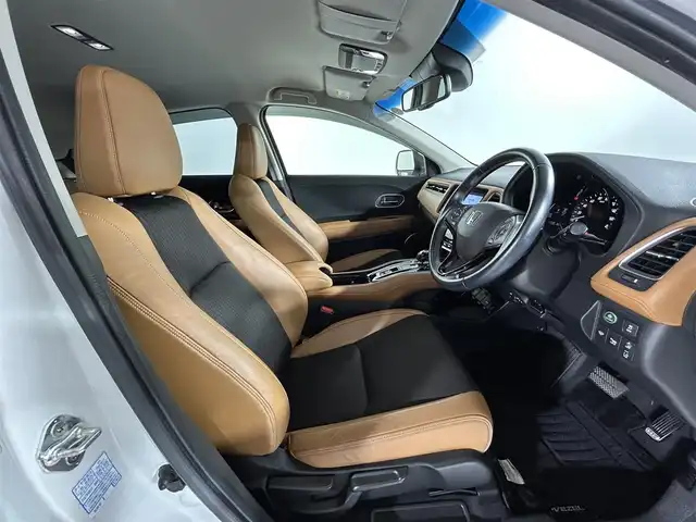 ホンダ ヴェゼル ハイブリッド Z ホンダセンシング 佐賀県 2020(令2)年 5.9万km プラチナホワイトパール 純正8インチナビ/フルセグTV/Bluetooth/CD/DVD/HDMI/ホンダセンシング/クルーズコントロール/バックカメラ/ドライブレコーダー/ビルトインETC/ステアリングスイッチ/パドルシフト/ハーフレザーシート/前席シートヒーター/純正17インチAW/LEDヘッドライト/オートライト/フォグランプ/革巻きステアリング/電動パーキングスイッチ