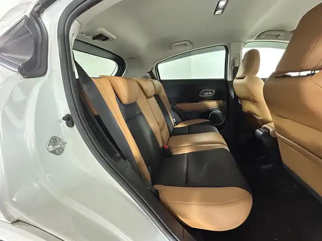 ホンダ ヴェゼル ハイブリッド Z ホンダセンシング 佐賀県 2020(令2)年 5.9万km プラチナホワイトパール 純正8インチナビ/フルセグTV/Bluetooth/CD/DVD/HDMI/ホンダセンシング/クルーズコントロール/バックカメラ/ドライブレコーダー/ビルトインETC/ステアリングスイッチ/パドルシフト/ハーフレザーシート/前席シートヒーター/純正17インチAW/LEDヘッドライト/オートライト/フォグランプ/革巻きステアリング/電動パーキングスイッチ