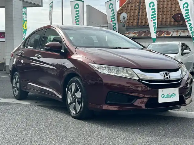 ホンダ グレイス ハイブリッド LX 岡山県 2015(平27)年 7.3万km プレミアムディープロッソパール 登録時走行距離72436km/純正SDナビ/(AM/FM/DISC/TV/BT)/バックカメラ/クルーズコントロール/ETC/プッシュスタート/スマートキー/スペアキー/パワーウィンドウ/パワーステアリング/保証書/取扱説明書/記録簿/キセノンライト