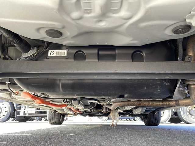 トヨタ アクア S 岩手県 2018(平30)年 6.8万km スーパーホワイトⅡ 禁煙車/社外ナビ/AM/FM/バックカメラ/ETC/積込冬タイヤ/衝突被害軽減ブレーキ/横滑り防止装置/HIDヘッドライト/フォグランプ/スマートキー/電動格納ミラー/純正フロアマット/ドアバイザー/取扱説明書