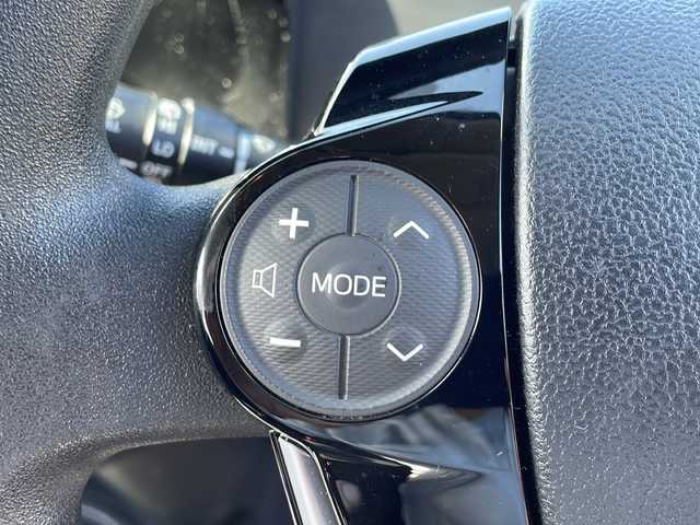 トヨタ アクア S 岩手県 2018(平30)年 6.8万km スーパーホワイトⅡ 禁煙車/社外ナビ/AM/FM/バックカメラ/ETC/積込冬タイヤ/衝突被害軽減ブレーキ/横滑り防止装置/HIDヘッドライト/フォグランプ/スマートキー/電動格納ミラー/純正フロアマット/ドアバイザー/取扱説明書