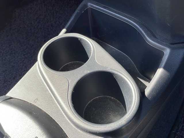 トヨタ アクア S 岩手県 2018(平30)年 6.8万km スーパーホワイトⅡ 禁煙車/社外ナビ/AM/FM/バックカメラ/ETC/積込冬タイヤ/衝突被害軽減ブレーキ/横滑り防止装置/HIDヘッドライト/フォグランプ/スマートキー/電動格納ミラー/純正フロアマット/ドアバイザー/取扱説明書