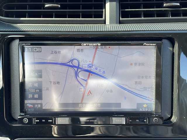 トヨタ アクア S 岩手県 2018(平30)年 6.8万km スーパーホワイトⅡ 禁煙車/社外ナビ/AM/FM/バックカメラ/ETC/積込冬タイヤ/衝突被害軽減ブレーキ/横滑り防止装置/HIDヘッドライト/フォグランプ/スマートキー/電動格納ミラー/純正フロアマット/ドアバイザー/取扱説明書