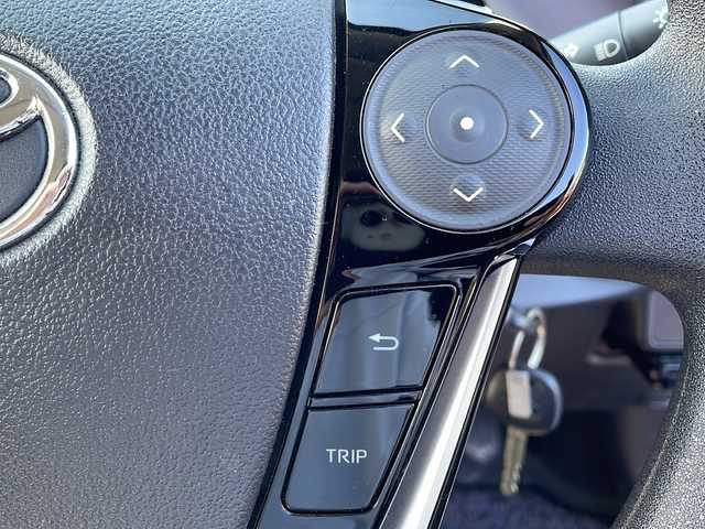 トヨタ アクア S 岩手県 2018(平30)年 6.8万km スーパーホワイトⅡ 禁煙車/社外ナビ/AM/FM/バックカメラ/ETC/積込冬タイヤ/衝突被害軽減ブレーキ/横滑り防止装置/HIDヘッドライト/フォグランプ/スマートキー/電動格納ミラー/純正フロアマット/ドアバイザー/取扱説明書