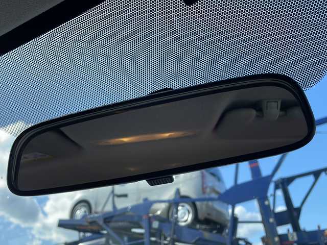 トヨタ アクア S 岩手県 2018(平30)年 6.8万km スーパーホワイトⅡ 禁煙車/社外ナビ/AM/FM/バックカメラ/ETC/積込冬タイヤ/衝突被害軽減ブレーキ/横滑り防止装置/HIDヘッドライト/フォグランプ/スマートキー/電動格納ミラー/純正フロアマット/ドアバイザー/取扱説明書