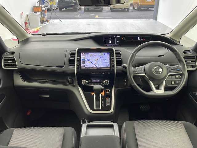 日産 セレナ ハイウェイスター G 大阪府 2017(平29)年 4.6万km ライムグリーンパール/ブラック プロパイロット/純正9インチSDナビ【MM516D-L】/【AM/FM/CD/DVD/Bluetooth/フルセグTV】/純正フリップダウンモニター/アラウンドビューモニター/デジタルインナーミラー/ビルトインETC/前方ドライブレコーダー/両側パワースライドドア/衝突被害軽減ブレーキ/インテリジェントパーキングアシスト/WAC/オートライト/ステアリングスイッチ/純正フロアマット/純正16インチAW/後席ロールサンシェード