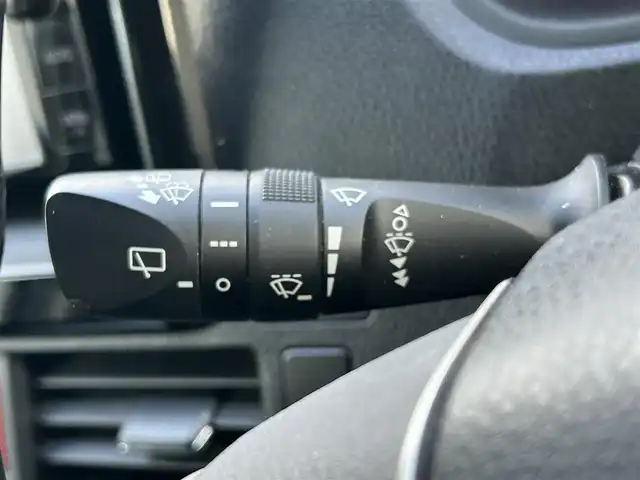 トヨタ ヴォクシー V 埼玉県 2015(平27)年 14.7万km ブラッキッシュアゲハガラスフレーク (株)IDOMが運営する【じしゃロン鳩ヶ谷店】の自社ローン専用車両になりますこちらは現金またはオートローンご利用時の価格です。自社ローンご希望の方は別途その旨お申付け下さい/登録時146171km/純正SDナビ(品番:NSZN-W64T)/・AM/FM・CD・DVD・BT・MSV(SD)/フルセグTV/バックカメラ/クルーズコントロール追従機能なし/ビルトインETC/両側パワースライドドア/ワンタッチオートスライドドア/プッシュスタート/アイドリングストップ/スマートキー/スペアキー×1/革巻きステアリング/革巻きシフトノブ/ステアリングスイッチ/社外アルパインツイーター/自動防眩ミラー/後席ロールサンシェード/純正15インチAW/オートライト/純正LEDヘッドライト/3列シート/前席ウォークスルー/ウインドシールドデアイサー/チップアップシート/純正フロアマット/フロントフォグランプ/ドアバイザー/ダブル/ニーエアバッグ