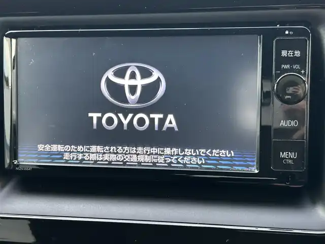 トヨタ ヴォクシー V 埼玉県 2015(平27)年 14.7万km ブラッキッシュアゲハガラスフレーク (株)IDOMが運営する【じしゃロン鳩ヶ谷店】の自社ローン専用車両になりますこちらは現金またはオートローンご利用時の価格です。自社ローンご希望の方は別途その旨お申付け下さい/登録時146171km/純正SDナビ(品番:NSZN-W64T)/・AM/FM・CD・DVD・BT・MSV(SD)/フルセグTV/バックカメラ/クルーズコントロール追従機能なし/ビルトインETC/両側パワースライドドア/ワンタッチオートスライドドア/プッシュスタート/アイドリングストップ/スマートキー/スペアキー×1/革巻きステアリング/革巻きシフトノブ/ステアリングスイッチ/社外アルパインツイーター/自動防眩ミラー/後席ロールサンシェード/純正15インチAW/オートライト/純正LEDヘッドライト/3列シート/前席ウォークスルー/ウインドシールドデアイサー/チップアップシート/純正フロアマット/フロントフォグランプ/ドアバイザー/ダブル/ニーエアバッグ