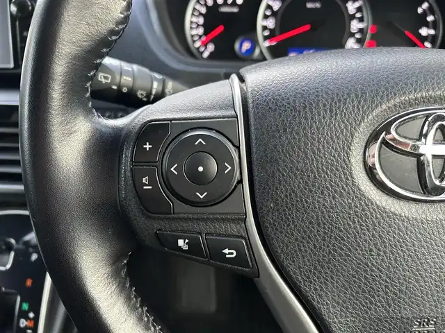 トヨタ ヴォクシー V 埼玉県 2015(平27)年 14.7万km ブラッキッシュアゲハガラスフレーク (株)IDOMが運営する【じしゃロン鳩ヶ谷店】の自社ローン専用車両になりますこちらは現金またはオートローンご利用時の価格です。自社ローンご希望の方は別途その旨お申付け下さい/登録時146171km/純正SDナビ(品番:NSZN-W64T)/・AM/FM・CD・DVD・BT・MSV(SD)/フルセグTV/バックカメラ/クルーズコントロール追従機能なし/ビルトインETC/両側パワースライドドア/ワンタッチオートスライドドア/プッシュスタート/アイドリングストップ/スマートキー/スペアキー×1/革巻きステアリング/革巻きシフトノブ/ステアリングスイッチ/社外アルパインツイーター/自動防眩ミラー/後席ロールサンシェード/純正15インチAW/オートライト/純正LEDヘッドライト/3列シート/前席ウォークスルー/ウインドシールドデアイサー/チップアップシート/純正フロアマット/フロントフォグランプ/ドアバイザー/ダブル/ニーエアバッグ