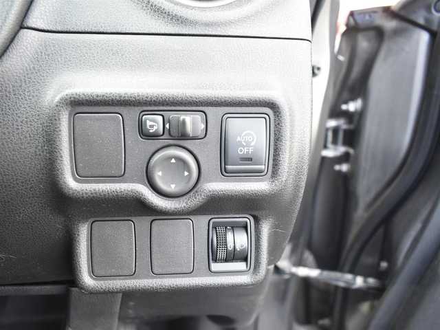 日産 ノート X 愛知県 2013(平25)年 4.2万km タイタニウムグレー ドラレコ/アイドリングストップ/プライバシーガラス/プッシュスタート/イモビライザー/純正HDDナビ/ワンセグTV/純正フロアマット/ドアバイザー/保証書/取説ナビ説