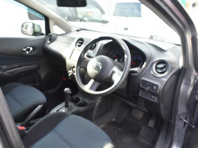日産 ノート X 愛知県 2013(平25)年 4.2万km タイタニウムグレー ドラレコ/アイドリングストップ/プライバシーガラス/プッシュスタート/イモビライザー/純正HDDナビ/ワンセグTV/純正フロアマット/ドアバイザー/保証書/取説ナビ説